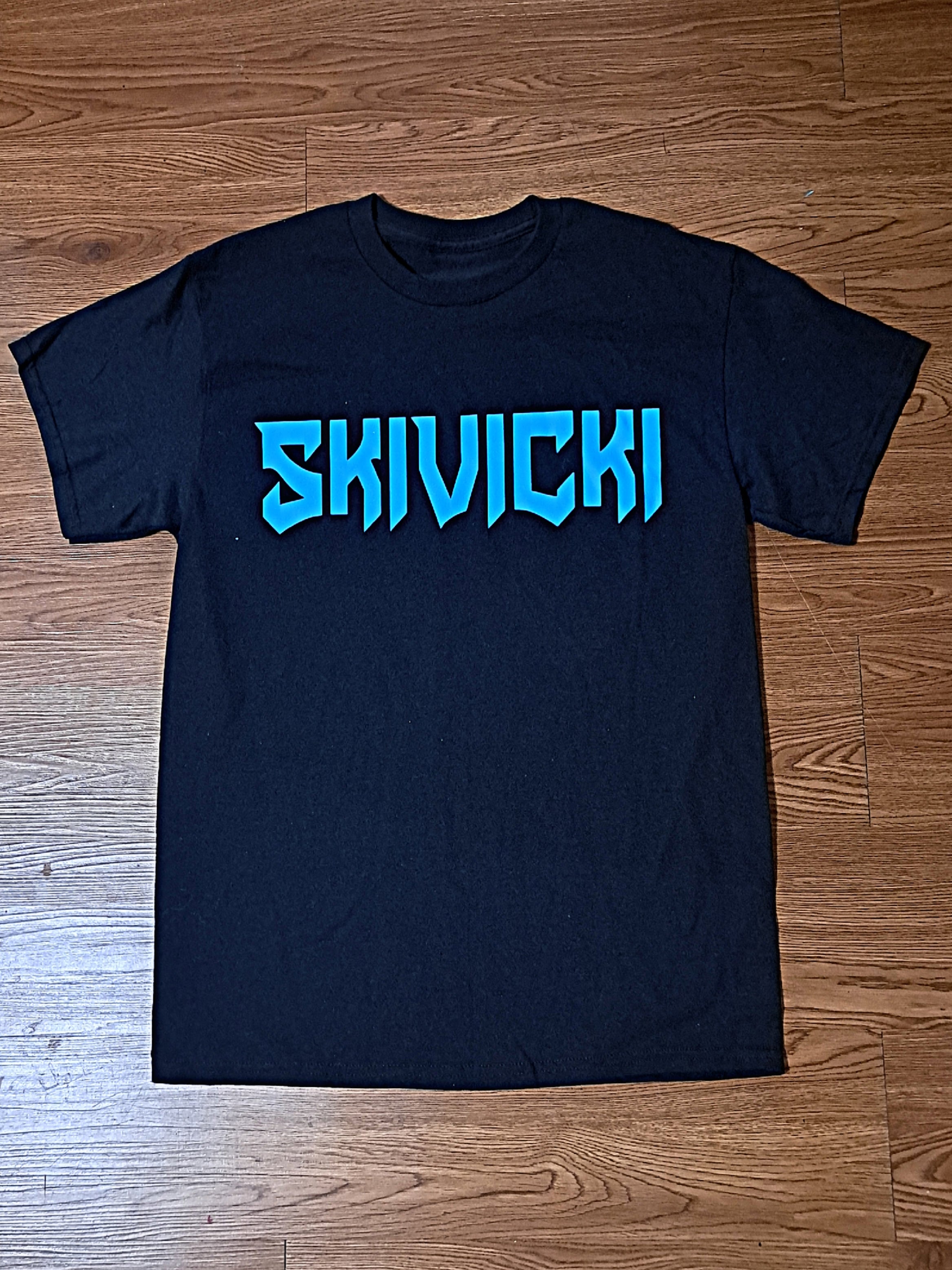 SkiVicki Black & Carolina Blue T-shirt